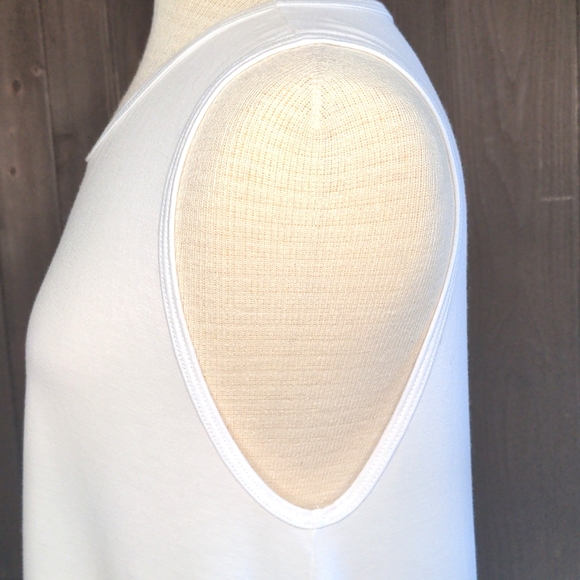 Asymmetrical Hem White Tank Top by Onzie - Picture 5 of 8